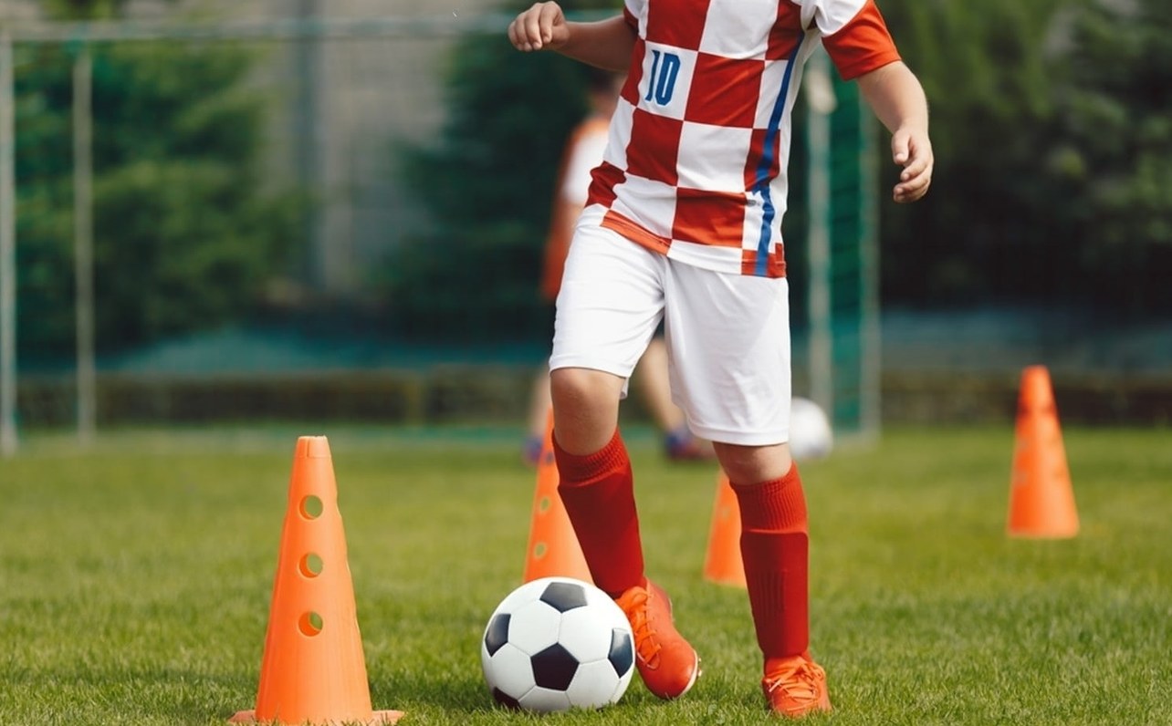 Football athlete on a cone course
